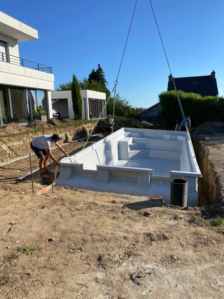 Création de piscine coque polyester Aveyron